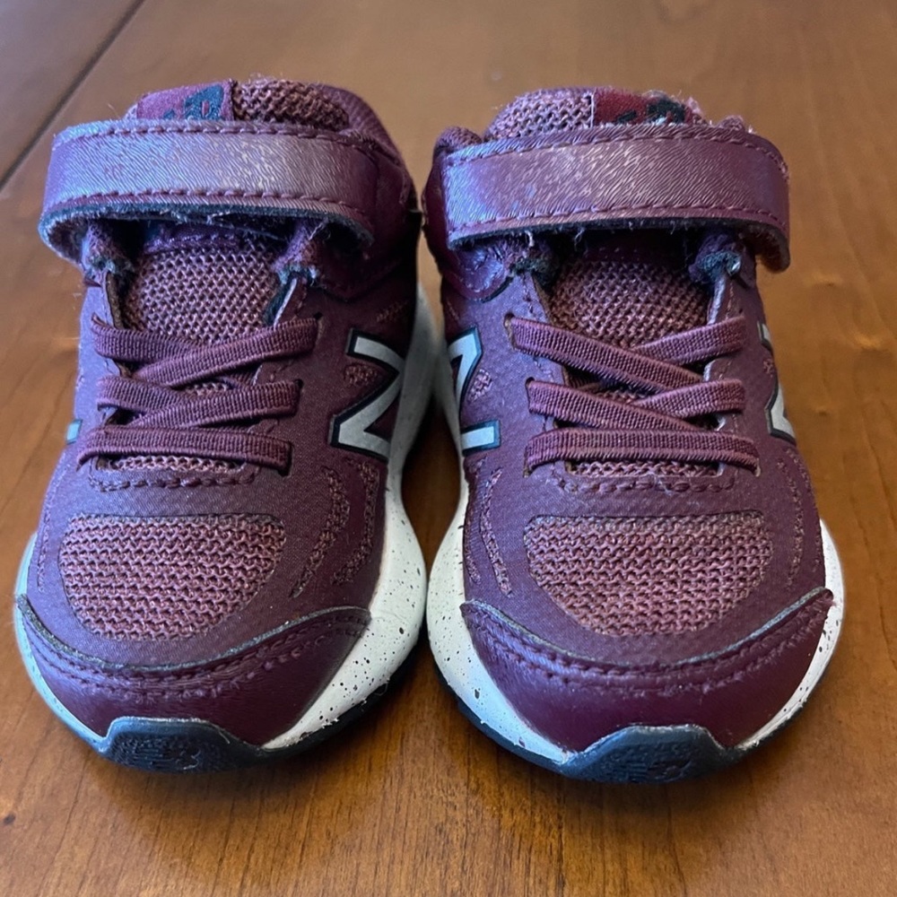 New Balance Unisex-Child 519v1 Hook and Loop Toddler Size 4W